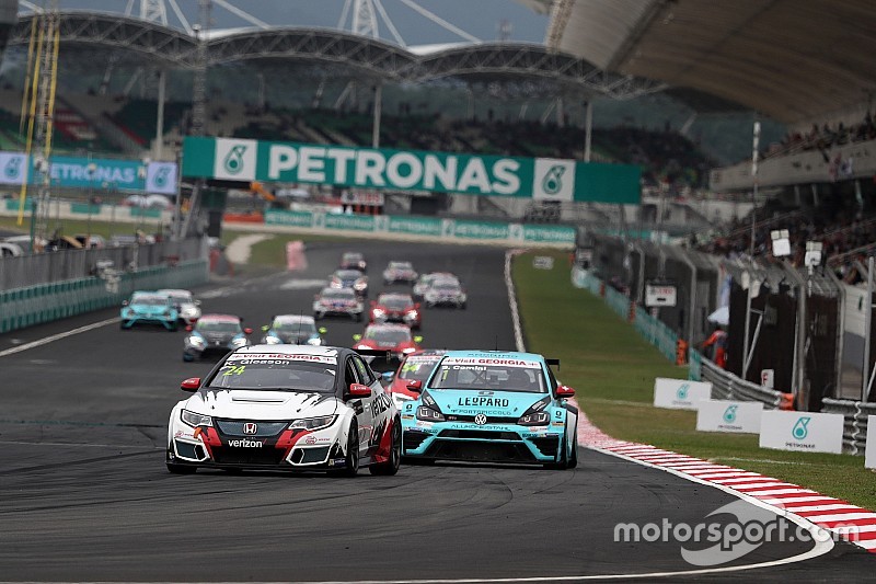 Colciago et Gleason vainqueurs à Sepang, Nash solide leader