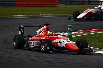 Dennis gana la carrera 2 y Leclerc se acerca al título