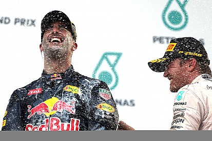 Rosberg vê Hamilton quebrar e foge no campeonato; confira