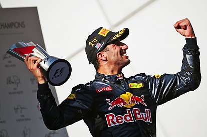 Retroscena: linguaggio cifrato di Ricciardo quando ha chiesto di bere