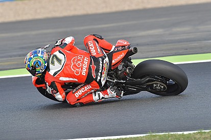 Chaz Davies le roba la cartera a las Kawasaki oficiales en Francia