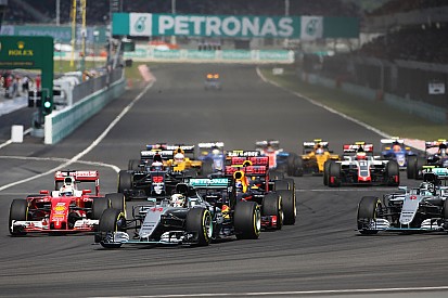 Verstappen critica la "ridícula" maniobra de Vettel