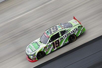 Suarez aproveita problemas de Jones e vence em Dover