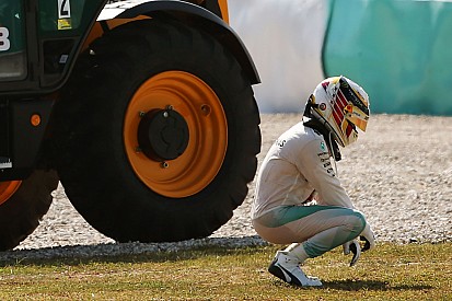 Hamilton "tetap percaya 100 persen" kepada Mercedes