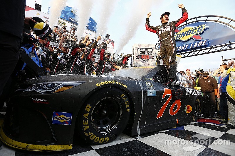 Sieger Martin Truex Jr., Furniture Row Racing, Toyota