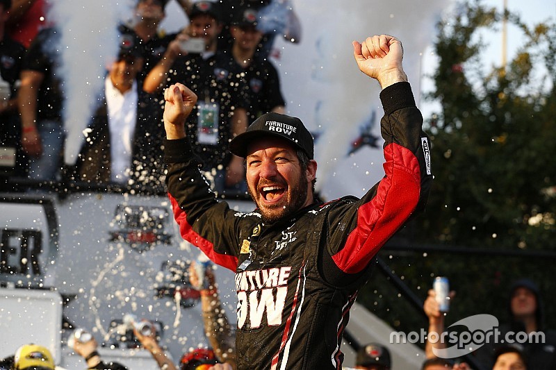 ganador, Martin Truex Jr., Furniture Row Racing Toyota