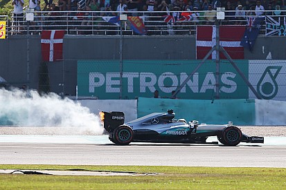 Falha de Hamilton impede Mercedes de igualar McLaren em 1988