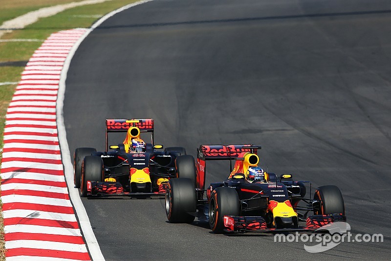 Daniel Ricciardo, Red Bull Racing RB12 devant son équipier Max Verstappen, Red Bull Racing RB12