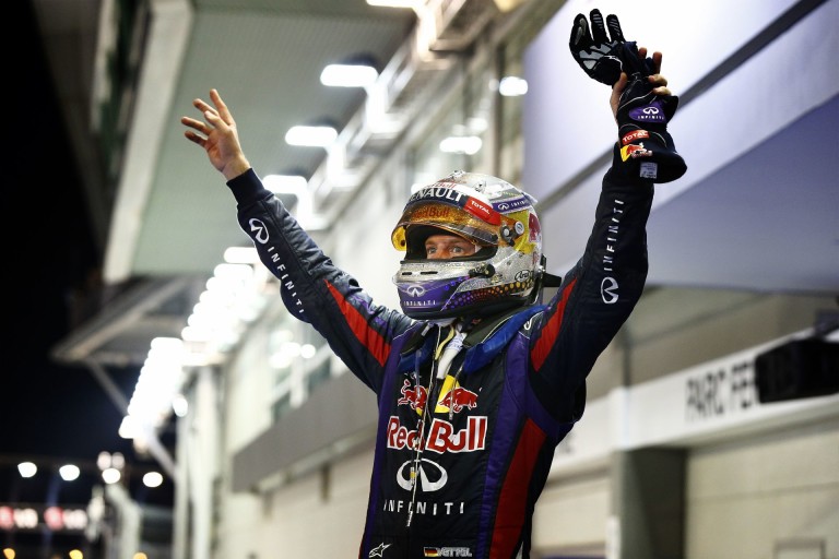 Ma 3 éve, hogy Vettel triplázott Szingapúrban a Red Bullal