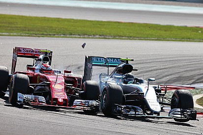 Raikkonen kehilangan 0,3 detik tiap lap usai kontak dengan Rosberg