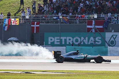 Yorum: Hamilton'ın Malezya'da yarış dışı kalması sabotaj mıydı?