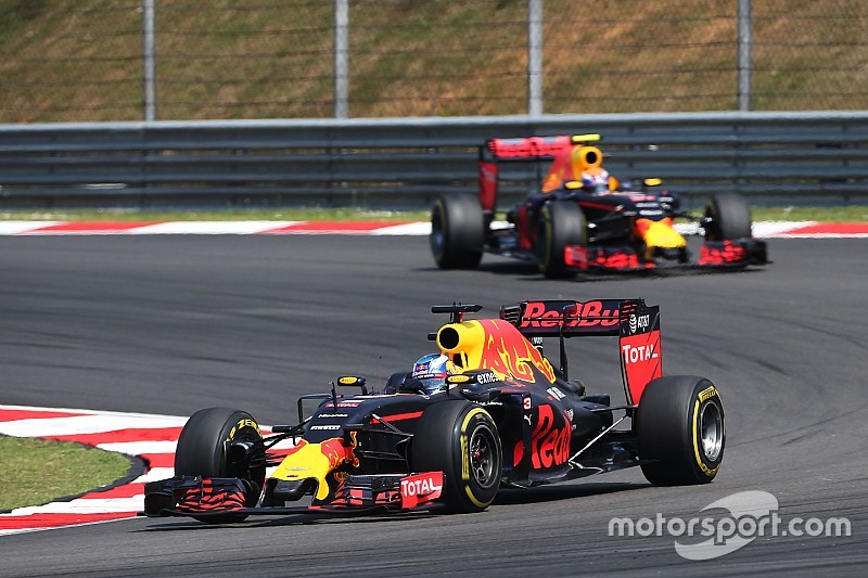 Daniel Ricciardo, Red Bull Racing RB12 leads team mate Max Verstappen, Red Bull Racing RB12