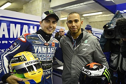 Lorenzo va tester la Mercedes de Hamilton à Silverstone