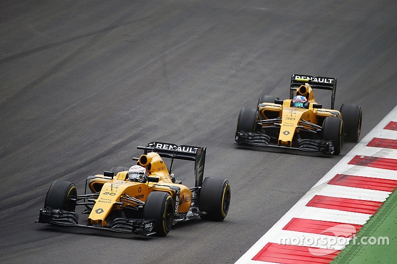 Diretor da Renault quer ver ambos os carros no Top-10