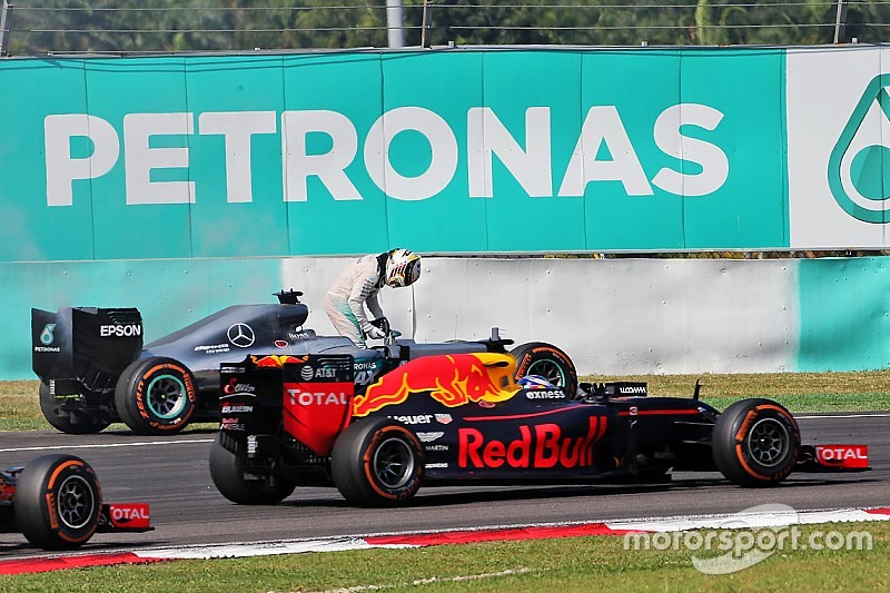 Red Bull - "Nous avons forcé la défaillance moteur de Hamilton !"