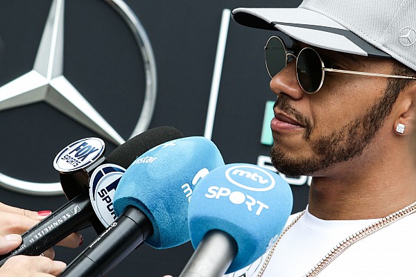 Mercedes: Hamilton "tem permissão para dizer o que pensa"