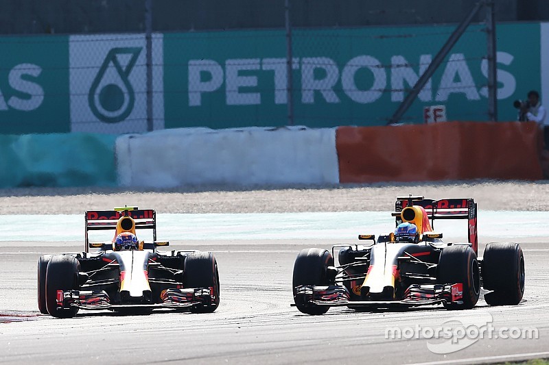 Verstappen: Jika bukan Ricciardo, saya akan mendorongnya keluar