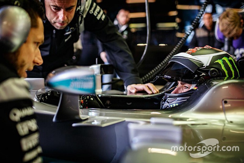 Lorenzo, sueño cumplido: probó el Mercedes F1 de Hamilton