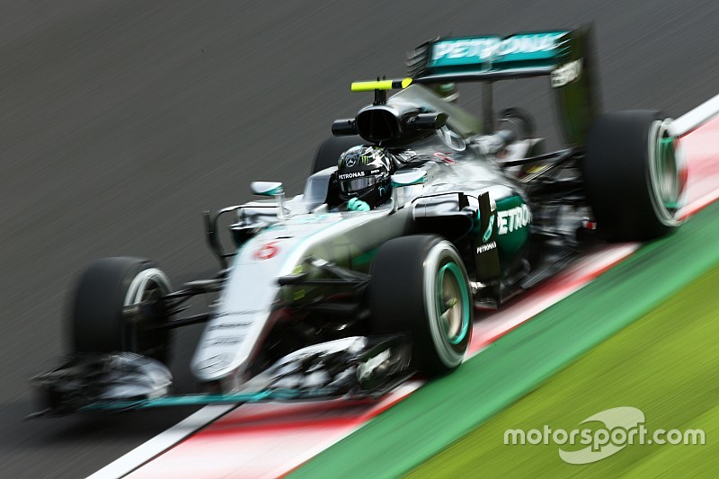 Rosberg completó el viernes por delante de Hamilton