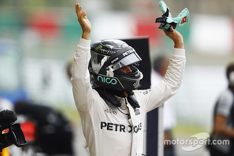Rosberg houdt Hamilton achter zich in kwalificatie Japan, vierde startplek Verstappen