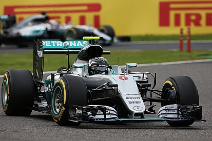 Lauda: "Si todo va normal, Hamilton ya no coge a Rosberg"