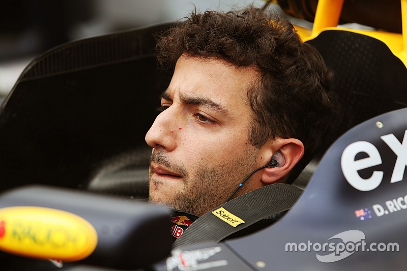 Ricciardo frenato dal motore e dall'eccessivo sfregamento del fondo