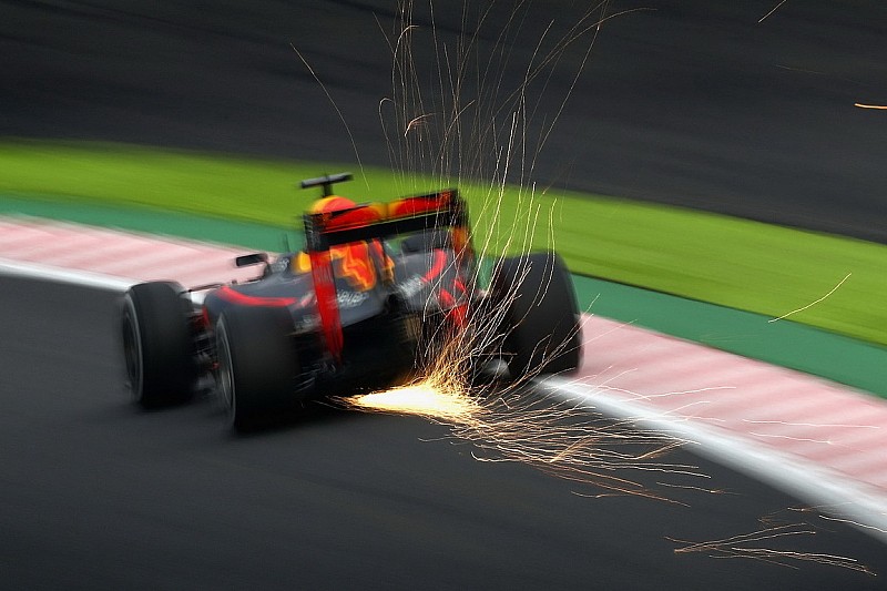 Red Bull explique le déficit de Ricciardo en vitesse de pointe