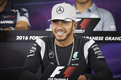 Lauda: "Lewis no se siente presionado por la prensa"