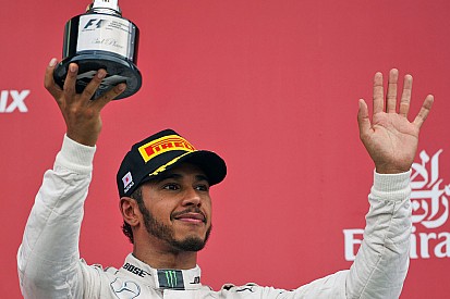 Hamilton entra em clube seleto com 100º pódio na F1