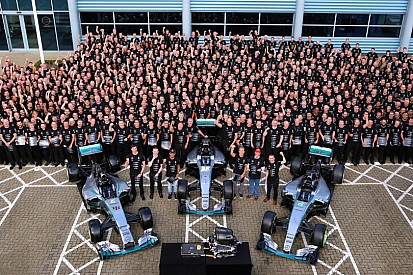 Mercedes celebró en casa 'el triple'