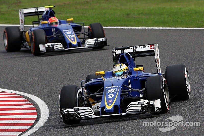 Marcus Ericsson, Sauber C35 leads team mate Felipe Nasr, Sauber C35