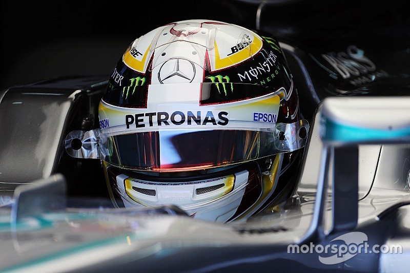 Hamilton batal tes ban Pirelli di Barcelona