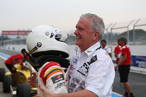 F4 SEA Clark: Gowda curi kemenangan dari Presley di Race 2