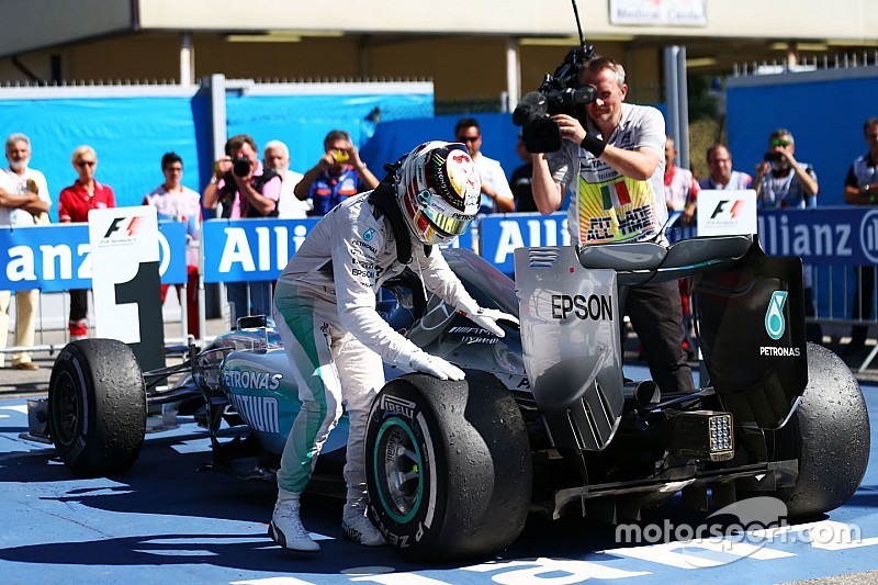 Hamilton bámulatos egyedi festése: mindent visz!