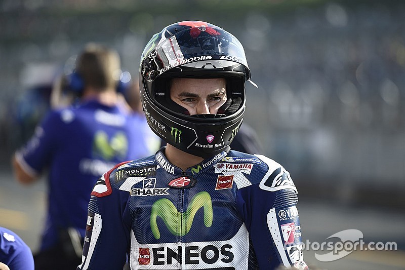 Encore à terre, Lorenzo abandonne son titre à Márquez
