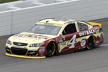 Harvick vence no Kansas e ressurge no campeonato