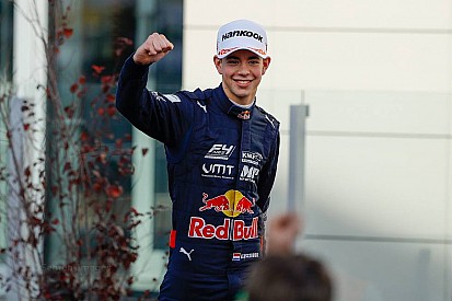 Verschoor in stijl naar F4-titel: "Titel pakken met zege is mooi"