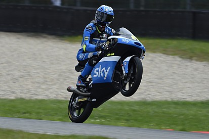 Phillip Island, Libere 1: Bulega parte bene con l'asfalto bagnato