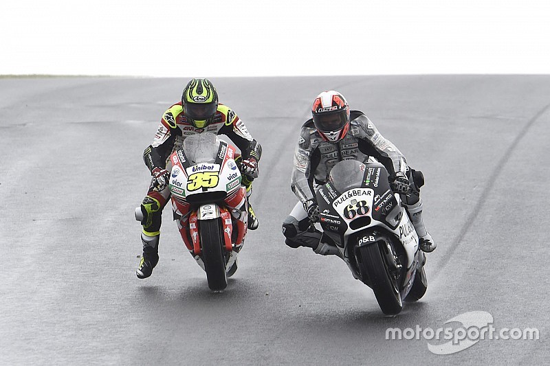 Crutchlow over regenband: “Supersoft is tijdverspilling”
