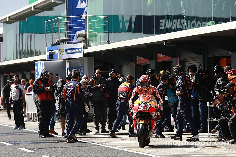 Meesterzet brengt Marquez op pole-position in Australië
