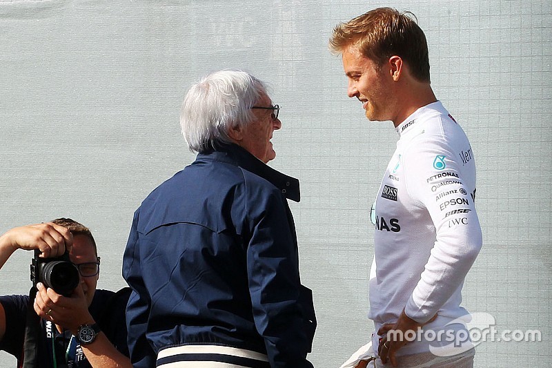 Ecclestone prefiere que gane Hamilton el mundial