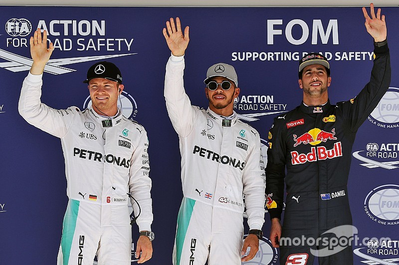 Le top 3 des qualifications dans le parc fermé : Nico Rosberg, Mercedes AMG F1, second; Lewis Hamilton, Mercedes AMG F1, pole position; Daniel Ricciardo, Red Bull Racing, troisième