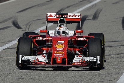 Vettel: "No so cosa va storto. Fatichiamo molto sul passo"