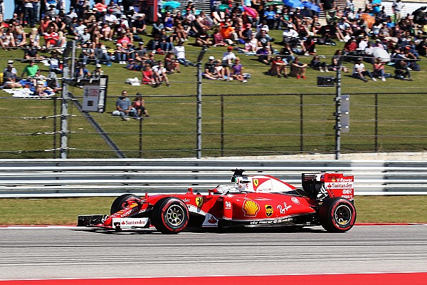 Vettel baalt: "Gat naar auto's voor ons is geen goed nieuws"