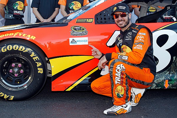 Martin Truex Jr. centra la pole position a Talladega