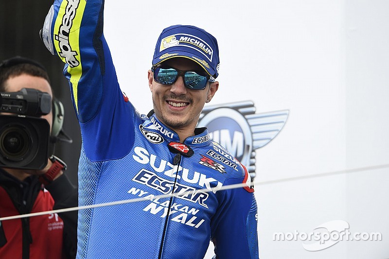 Maverick Viñales, Team Suzuki MotoGP, fête sa victoire sur le podium