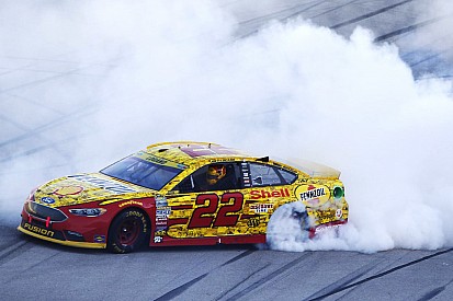 NASCAR: Joey Logano sichert Verbleib im Chase mit Talladega-Sieg