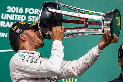 Ezeken a futamokon szerezte meg az 50 győzelmét Hamilton