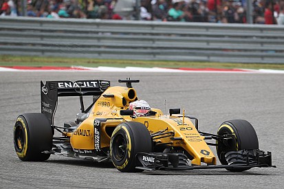 Kevin Magnussen penalizzato per il sorpasso su Daniil Kvyat