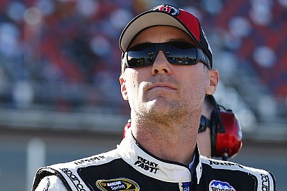 Companheiros de equipe brigam após prova da NASCAR